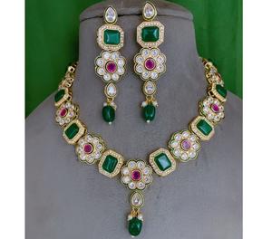 Elegante Juego de Collar con Piedras Kundan Chapadas en Oro de Primera Calidad con Aretes para Bodas, Colección para Mujer - Product Image 1
