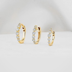 Pendiente de aro individual de oro de 14k con diamante, diseño de diamante graduado, aro pequeño de oro, joyería minimalista para piercing, pendiente individual. - Product Image 2