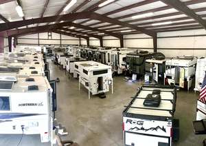 รถ2025ใหม่สำหรับตั้งแคมป์กลางแจ้งแบบออฟโรดพร้อมห้องน้ำสำหรับตั้งแคมป์ทำจากไฟเบอร์กลาสทนทานสำหรับขายในสหรัฐอเมริกา/เมือง - Product Image 2