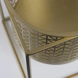 Jardinière antique moderne en métal poli avec support d'inspiration vintage pour les projets de cadeaux et de décoration intérieure chic - Product Image 5