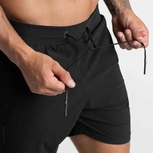 Vente en gros de shorts d'athlétisme respirants en polyester pour l'entraînement en maille à séchage rapide personnalisés, shorts de gymnastique pour hommes avec poches pour le sport et la course à pied - Product Image 4