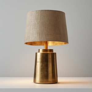 Lampe de table en métal moderne et écologique, abat-jour en tissu, conception artisanale simple pour chambre à coucher, maison, hôtel, culot d'ampoule E27, alimentation secteur - Product Image 1