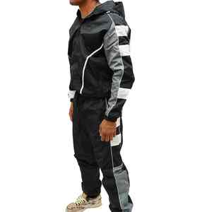 Conjunto de Sudadera con Capucha y Pantalones Cortos Deportivos Personalizables en Color Negro con Logotipo, Transpirables, Resistentes al Viento, con Chaqueta con Capucha Elegante - Product Image 5