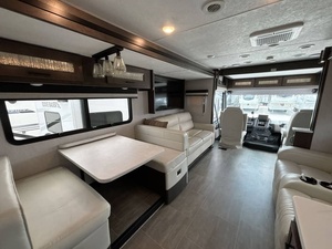 Vendedor Verificado de C-o-a-c-h-m-e-n E-n-c-o-r-e 355DS Usado del 2023, Listo para Viajar - Product Image 6
