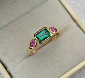 Anillo de Piedras Preciosas de Rubí Rosa Esmeralda Natural en Oferta, Anillo de Plata de Ley 925 con Baño de Oro Vermeil, Joyería de Diseño al por Mayor - Product Image 1