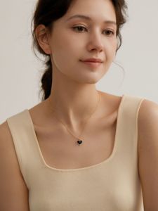 Classica Collana con Ciondolo a Cuore Nero in Pietra Naturale, Placcata in Oro 18K, in Acciaio Inossidabile Anti-ossidazione - Product Image 5