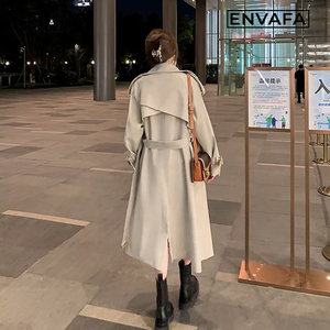 Vente en gros de manteaux longs beige à double boutonnage haut de gamme pour femmes, manteau trench pour femmes avec ceinture pour le printemps - Product Image 2