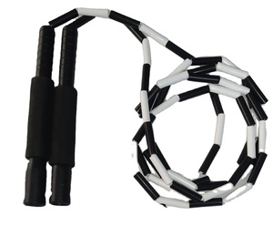 Corde à sauter perlée avec des perles attachées au cordon, ajoutant du poids et améliorant l'expérience de saut. - Product Image 1