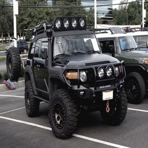 รถยนต์โตโยต้า FJ Cruiser 4x4 มือสอง ยาง R20 พร้อมแร็คหลังคา ไฟหน้าแบบฮาโลเจน เกียร์อัตโนมัติ/ธรรมดา ขาย - Product Image 1