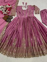 Este hermoso diseñador Salwar kameez elaborado con Georgette de primera calidad y tela de mezcla de seda para una comodidad y un aspecto glamuroso durante todo el día