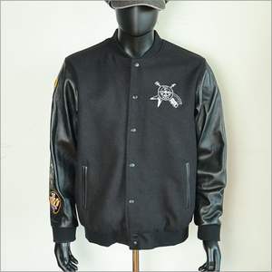 เสื้อแจ็กเก็ตเบสบอลผ้าซาตินปักลายโลโก้ที่มีคุณภาพสูงสำหรับผู้หญิงผู้ชายปกตั้งด้านหน้าสีทึบสำหรับฤดูหนาว - Product Image 1