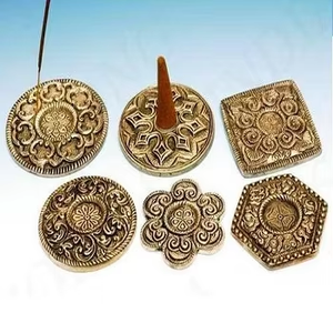 Brûleur d'encens artisanal Calvin en bois de santal à 5 trous, avec cendrier amovible, pour usage religieux, saison printanière, encens indien - Product Image 3