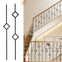 Nouveaux styles, designs modernes, balustres en fer forgé noir et or, ornementaux, carrés, pour escaliers intérieurs
