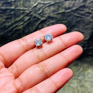 กระดุมพลอยสีฟ้าจากธรรมชาติที่สวยงาม925เงินทำมือหูเครื่องประดับรูปทรงตะขอไข่มุกหินสีทองมีจำหน่ายขายส่ง - Product Image 4