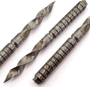 Couteau Kris en acier Damas personnalisé Couteau de chasse en acier Damas massif Fourreau en cuir à lame fixe supporté OEM Camping en plein air - Product Image 1