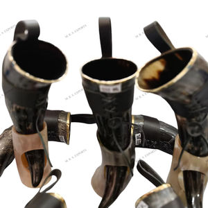Cuerno para beber de búfalo auténtico de 500ml con acabado natural Estilo vikingo Soporte de cuerno pulido y soporte de cuero Precio a granel - Product Image 2