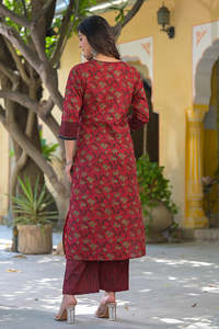 Kurta Informal para Mujer, Estampado Floral Color Granate, Corte Recto, con Pantalones Palazzo a Rayas hasta el Tobillo, 100% Algodón, Ecológico, Transpirable y de Secado Rápido - Product Image 3