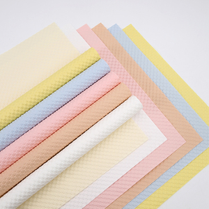 Papel de Regalo SINOWRAP, Hermoso Papel de Envolver con Relieve Sólido para Ramos de Flores del Día de San Valentín - Product Image 1