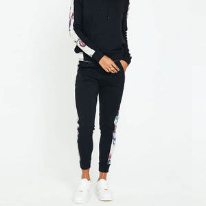 Pantalon de jogging athlétique taille haute pour femme, coupe slim, avec patchwork floral personnalisé et bande latérale, vente en gros - Product Image 3