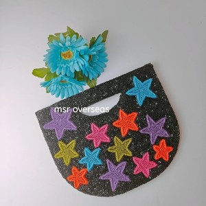 Sac à main bohème en chaîne à bandoulière avec perles de graines florales rouge rose noir, vente chaude 2024 - Product Image 4