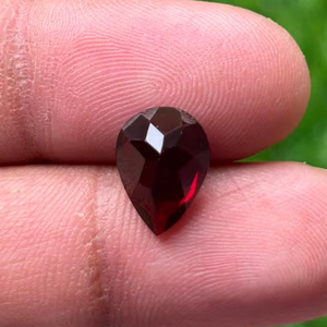 Piedra cortada de pera facetada granate rojo Natural de alta calidad para la fabricación de joyas gema suelta calibrada directa de la India - Product Image 6
