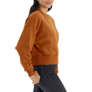 บริการออกแบบ OEM เสื้อสเวตเชิ้ตผู้หญิงคอกลม แขนยาว ผ้าฟลีซ 100% คอตตอน คุณภาพสูง สำหรับฤดูหนาว รุ่นใหม่ปี 2026 แบบเรียบง่าย ระบายอากาศได้ดี - Product Image 3