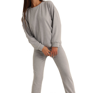 Conjunto Deportivo de Invierno de Dos Piezas para Mujer, Diseño Sólido con Hombros Caídos, Ropa Urbana Personalizada, Fabricante Mayorista - Product Image 1