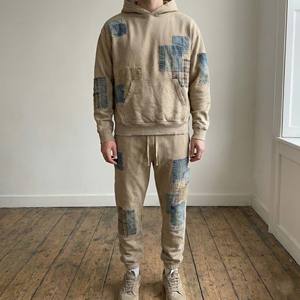 Conjunto de Sudadera con Capucha y Pantalones Deportivos para Hombre, Estilo Patchwork, Lavado Ácido, Estampado Personalizado, Algodón Beige Transpirable y Grueso - Product Image 3