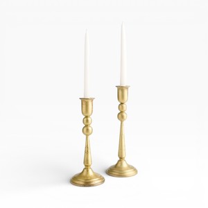 Juego de Portavelas Clásicos de Latón Antiguo con Diseño Tradicional Tallado para una Decoración del Hogar Elegante y Única - Product Image 2