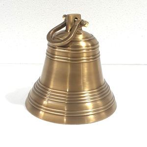 Campana de Barco de Latón Hecha a Mano para Decoración de Interiores con Temática Náutica que Muestra la Habilidad en la Artesanía de Metales y un Estilo Atemporal - Product Image 5