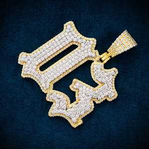 Colgante Solitario Personalizado de Moissanita D3 VVS con Acabado en Oro de 14K, Corte Brillante, 10.5ctw, Engaste de Garras, Amuletos Únicos y Elegantes para Regalo Unisex - Product Image 2