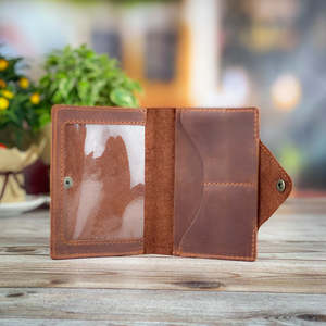 Funda para pasaporte clásica de cuero hecha a mano con diseño elegante y costuras de primera calidad - Product Image 2