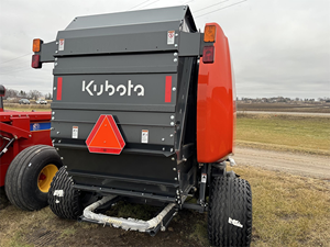 Presse à balles Kubota BV4180 PREM, équipement agricole pour l'emballage de foin et de ensilage. - Product Image 4