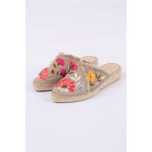 Alpargata cerrada con cuña baja - Product Image 2