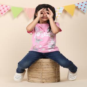 Camiseta personalizada de cuello redondo de algodón 100% para niñas disponible en diferentes métodos de impresión y materiales a mano para la venta - Product Image 1