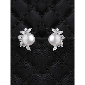 Boucles d'oreilles clous CLARA en argent sterling 925 avec perles véritables, plaquées rhodium et zircone suisse, fermoir à vis, cadeau pour femmes et jeunes filles - Product Image 2