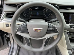 Cadillac XT5 AWD Premium Luxury d'occasion propre 2025 - Product Image 5