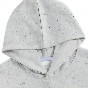 Sudaderas con capucha para hombre, elegantes y a la moda, de mezcla de algodón con pedrería, logotipo y talla personalizados, con un aspecto moderno y suave para uso diario. - Product Image 3