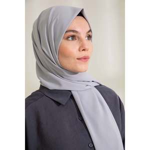 ผ้าคลุมไหล่ไหมสีเงินเมดินา - Product Image 1