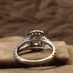 แหวนหมั้นเพชรทรงยาวรูปทรงคุชชั่นคัทจาก RITZIN ประดับเพชรรอบเพชรแบบ Halo ดีไซน์ก้านแหวนแบบแยกส่วน สีโรสโกลด์ สำหรับผู้หญิง - Product Image 4