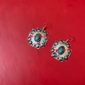 Boucles d'oreilles en métal conçues à la main SCI traditionnelles de luxe fabriquées à la main de l'Inde bijoux femmes boucles d'oreilles de mode pour mariage - Product Image 6