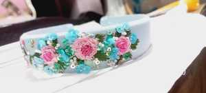 Ensemble de pinces à cheveux brodées sur mesure avec broderie florale à la main avec fil et perles de verre - Product Image 3