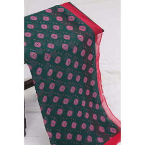 ผ้าคลุมไหล่ชีฟองโพลีเอสเตอร์พิมพ์ลายดิจิทัลสีเขียวสำหรับผู้หญิง ผ้าพันคอฤดูร้อนปักลายสไตล์เรียบง่ายพร้อมผ้าลูกไม้ - Product Image 2