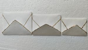 Sobres de Papel Kraft con Borde Deckle y Borde Dorado Hechos a Medida, Añaden un Encanto Elegante y Lujoso a las Invitaciones y Correspondencia - Product Image 2