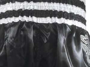 Short Muay Thai en Satin de Polyester 100% Personnalisé Vêtements de combat extensibles pour MMA, Kickboxing et Arts Martiaux - Product Image 6