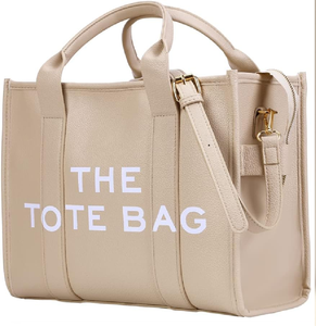 Elegante bolso tote negro de diseñador con detalles en dorado. Elegante y espacioso, disponible a precios de mayoreo. - Product Image 6