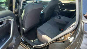 Véhicule d'occasion 2023 XLE Premium, faible kilométrage, transmission automatique, sièges en cuir, jamais accidenté et prêt à être expédié. - Product Image 5