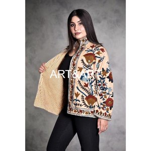 Veste courte matelassée brodée Suzani vintage pour femme, 100 % coton, motif losanges, écologique et respirante, idéale pour les fêtes - Product Image 2