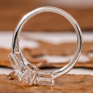 แหวนเพชรคุณภาพสูง ทองคำแท้ 14k เพชรเพาะเลี้ยงในห้องปฏิบัติการ น้ำหนัก 2.10 กะรัต ทรงมาร์คีส์และทรงทริลิออน รับรองโดย IGI คลาสสิก เหมาะสำหรับงานปาร์ตี้และวันครบรอบ - Product Image 2