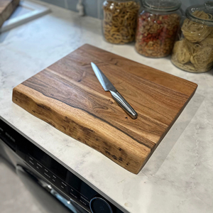 Planche à découper en bois d'acacia à bord vif, artisanale, rustique, épaisse et lourde, pour la maison, l'hôtel, le restaurant - Product Image 1